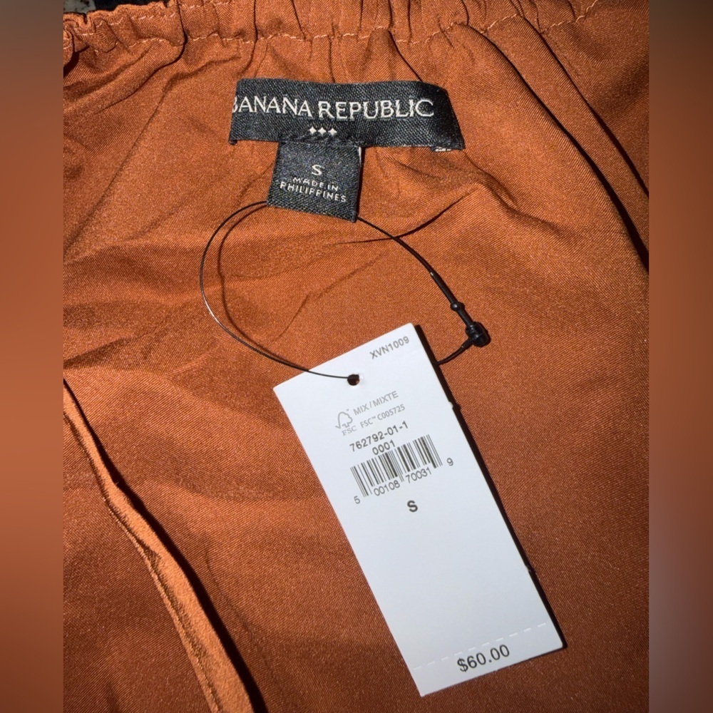 Banana Republic Halter Neck Cutout Top
Size Small | New with Tags - Picture 5 of 6